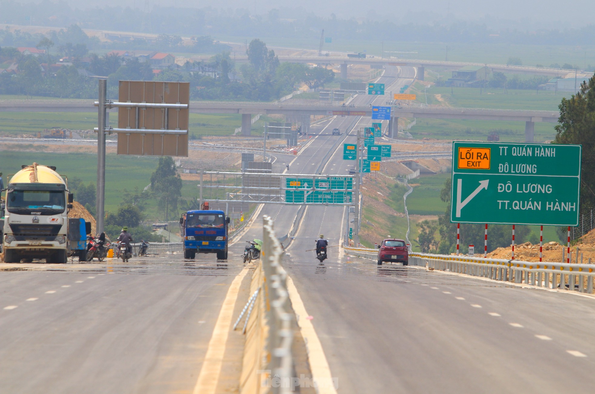 Toàn cảnh 30 km cao tốc Diễn Châu - Bãi Vọt trước ngày thông xe- Ảnh 20.