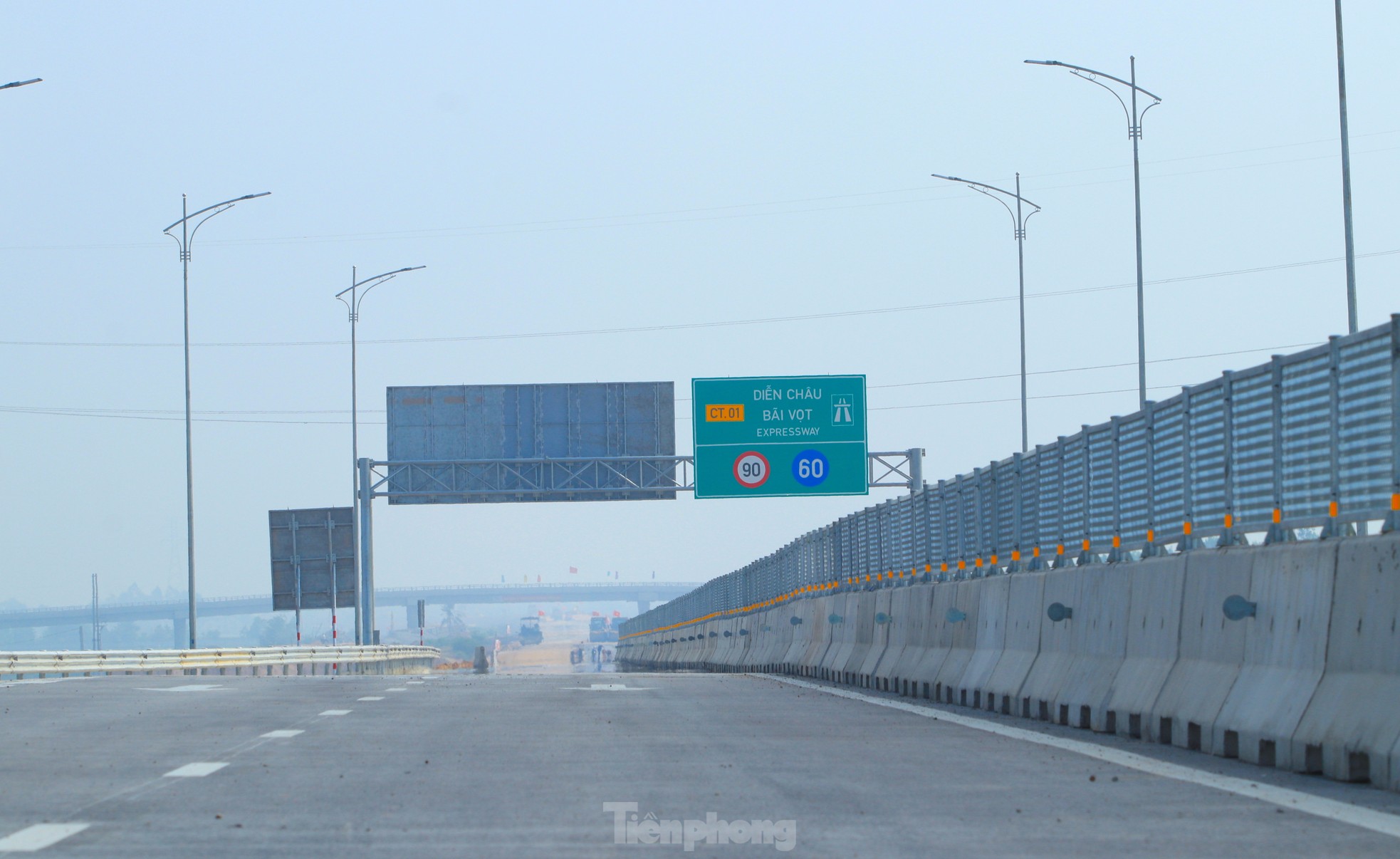 Toàn cảnh 30 km cao tốc Diễn Châu - Bãi Vọt trước ngày thông xe- Ảnh 5.