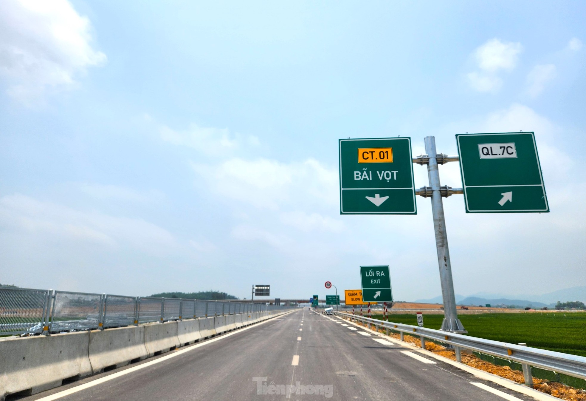 Toàn cảnh 30 km cao tốc Diễn Châu - Bãi Vọt trước ngày thông xe- Ảnh 6.