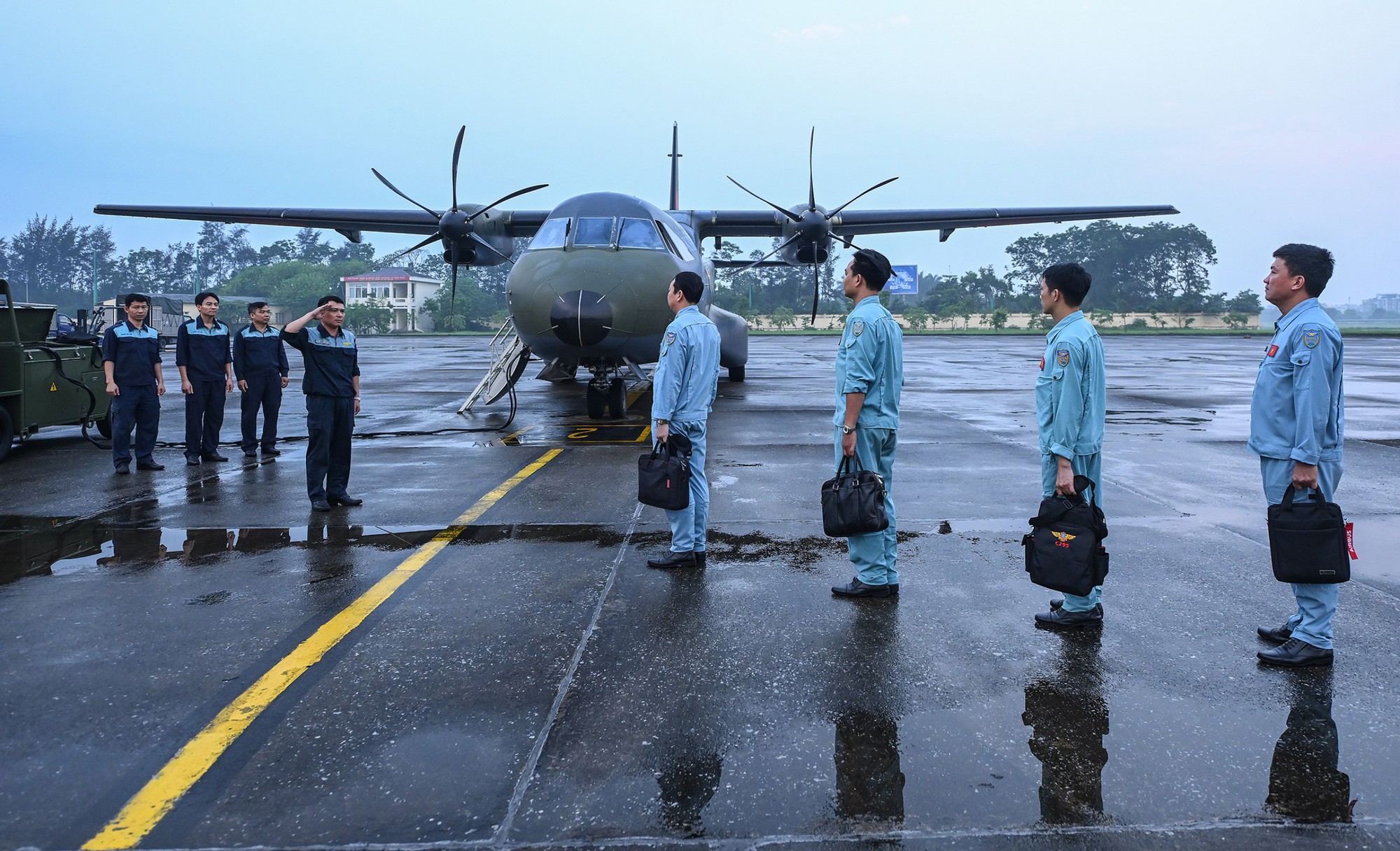 Bay cùng 'Ngựa thồ khổng lồ' nhất của Không quân Việt Nam làm nhiệm vụ đặc biệt ở Điện Biên Phủ- Ảnh 6.