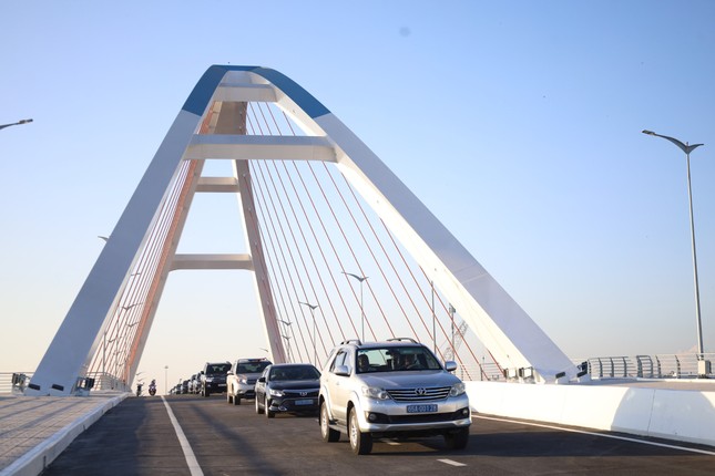 Chính thức thông xe cầu nối trung tâm Cần Thơ gần 800 tỷ đồng- Ảnh 1.