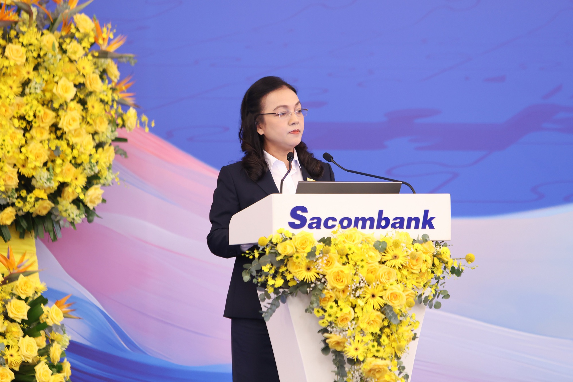Năm 2024: Sacombank tăng tốc kinh doanh và chuyển đổi số, đặt mục tiêu tái cơ cấu thành công trước hạn- Ảnh 3.