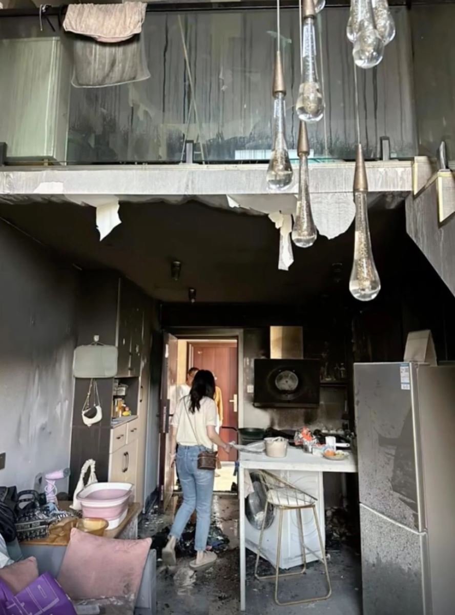 Mèo bật bếp làm cháy nhà chủ, thiệt hại hơn 350 triệu đồng- Ảnh 2.