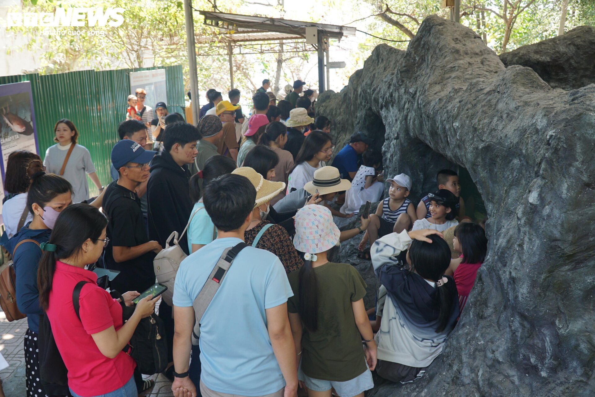 Các điểm tham quan, vui chơi ở Nha Trang đông nghịt trong ngày nghỉ lễ thứ hai- Ảnh 14.