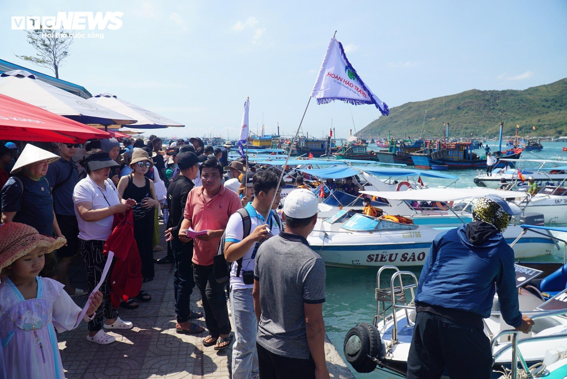 Các điểm tham quan, vui chơi ở Nha Trang đông nghịt trong ngày nghỉ lễ thứ hai- Ảnh 6.