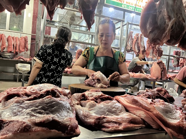 Giá thịt lợn hơi tăng cao, vì sao doanh nghiệp lo lắng?- Ảnh 1.