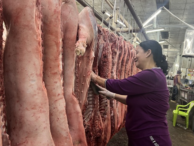 Giá thịt lợn hơi tăng cao, vì sao doanh nghiệp lo lắng?- Ảnh 2.