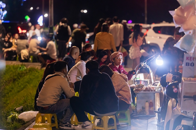 Đà Lạt bắt đầu đông đúc khi dân tình đổ xô đi trốn nóng: Thời tiết mát mẻ, khách sạn còn phòng- Ảnh 12.