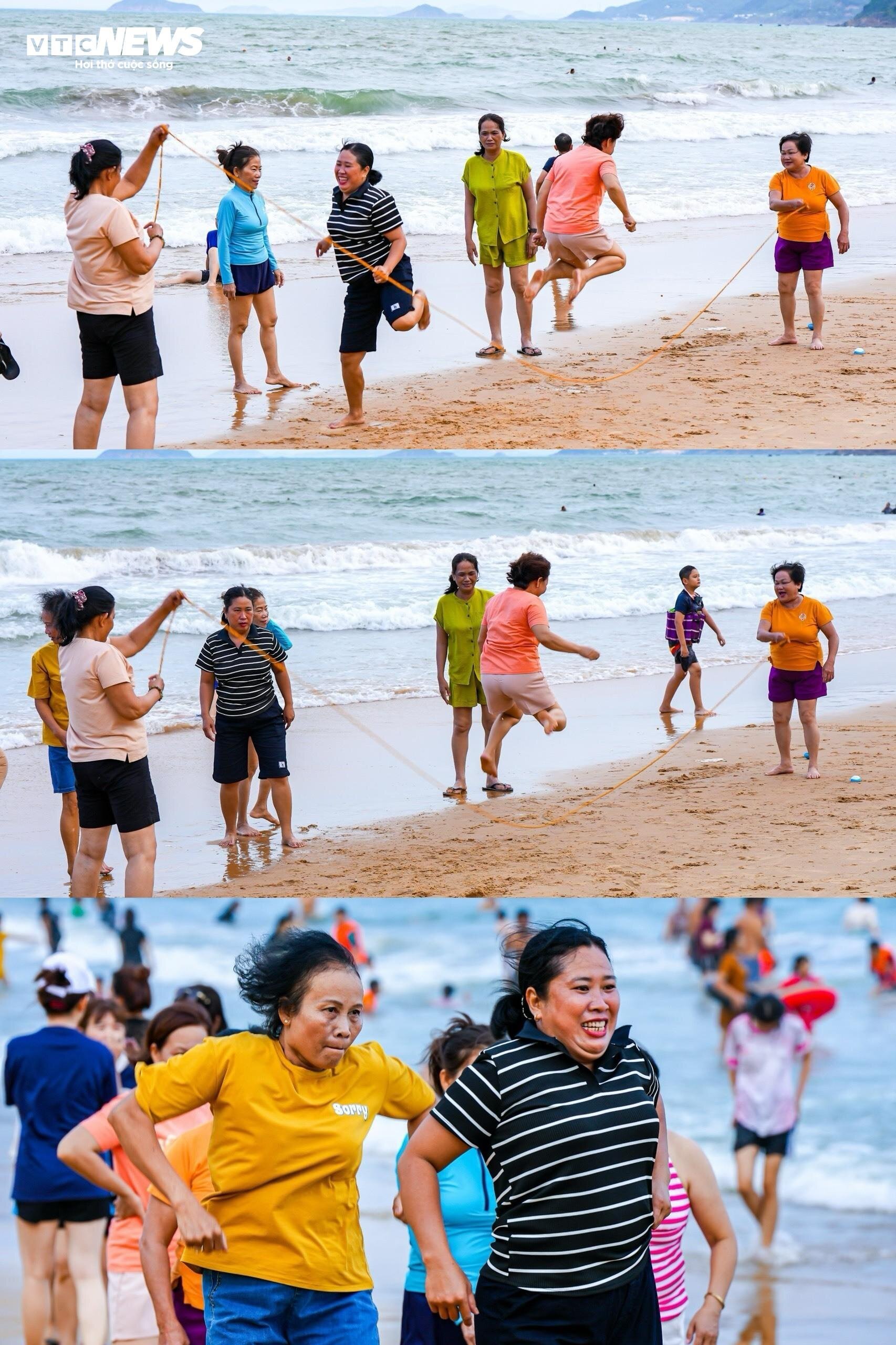 Người dân, du khách đổ xô hạ nhiệt, 'quây kín' bãi biển ở Quy Nhơn- Ảnh 6.