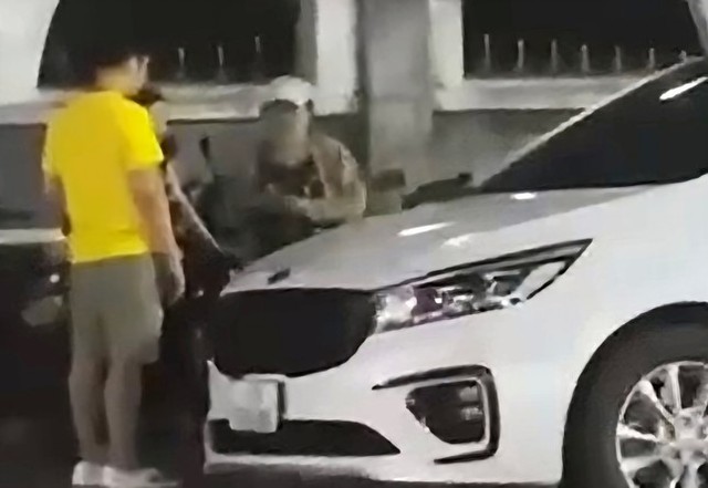Clip “người lạ” thu phí đỗ ô tô qua đêm ở Quy Nhơn gây bão mạng- Ảnh 1.