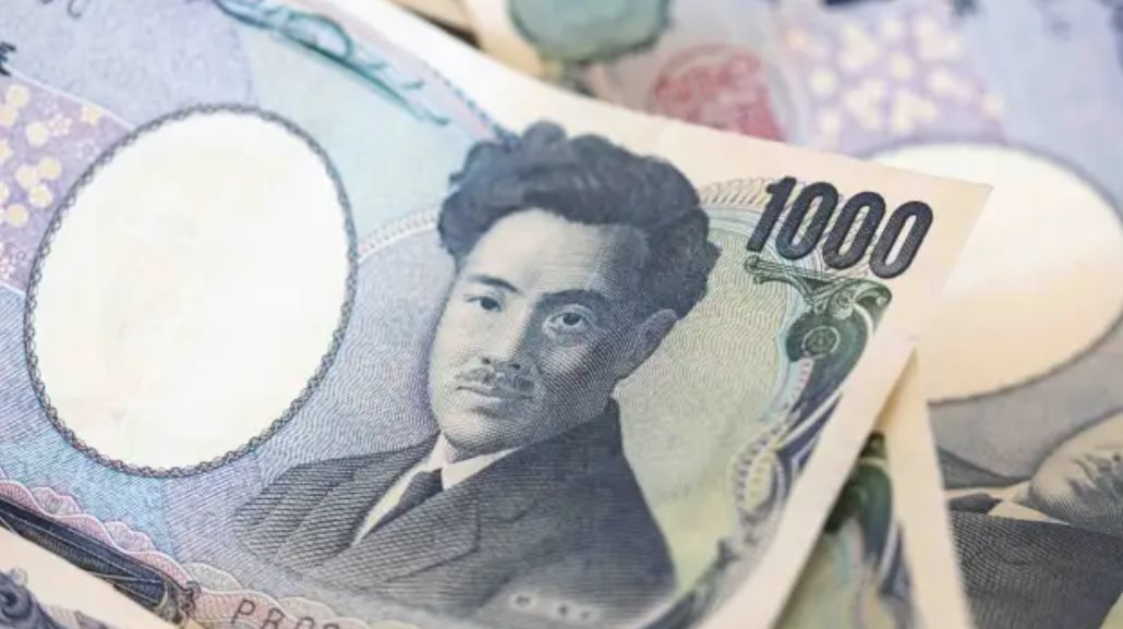 NÓNG: Đồng yên tiếp tục rơi xuống mức thấp kỷ lục 160 yên/USD sau khi thủng liên tiếp 2 đáy tuần trước- Ảnh 1.