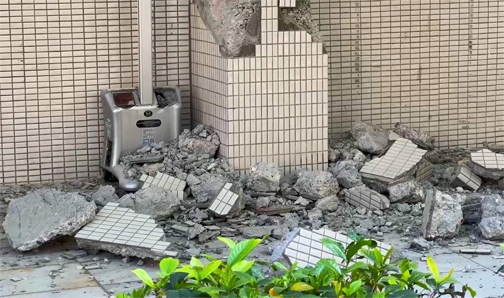 Khung cảnh ngôi trường bị ảnh hưởng nặng nề nhất trong trận động đất ở Đài Loan: Hư hại khắp nơi, lộ rõ cốt thép- Ảnh 3.