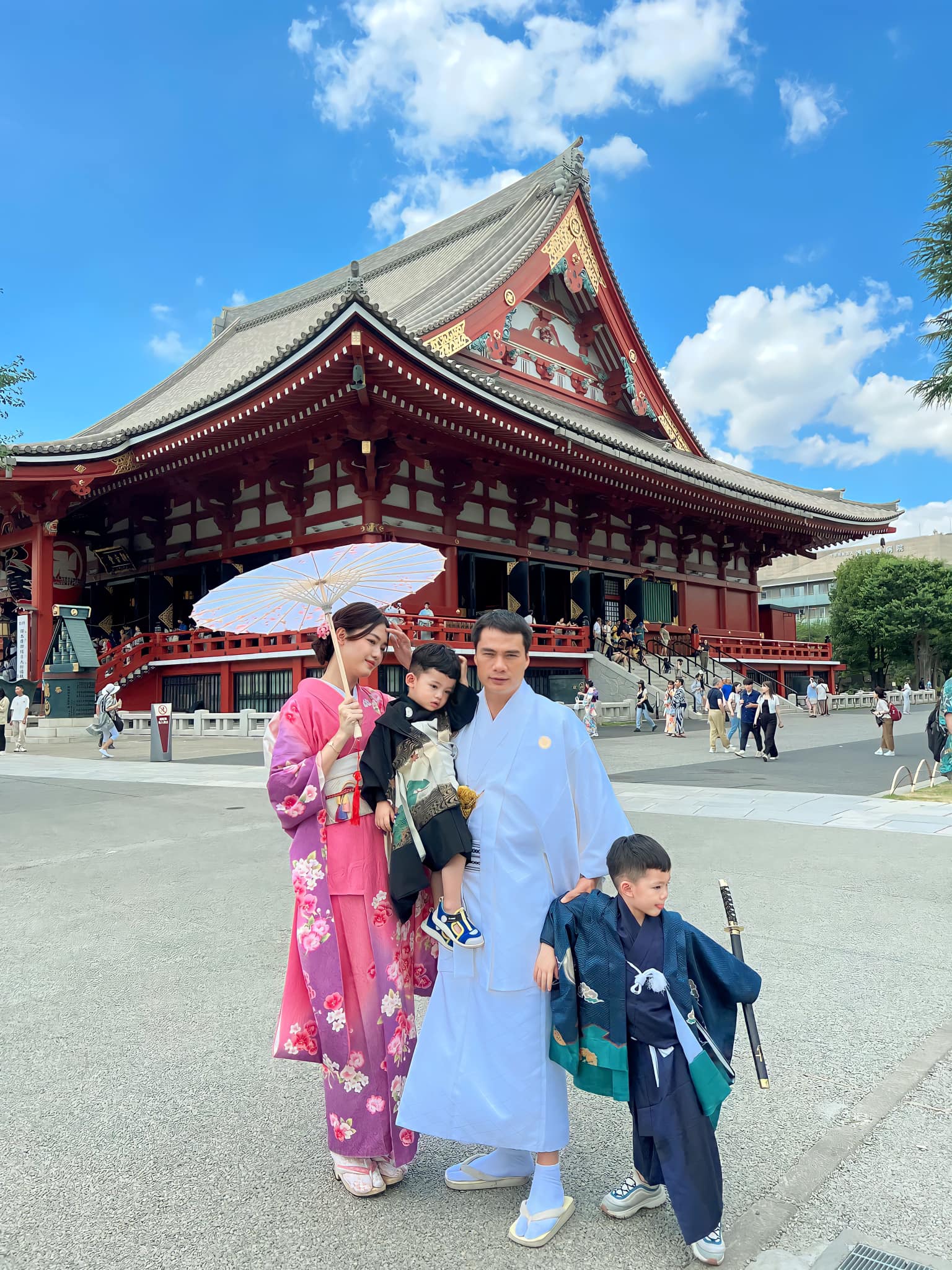 Á hậu cao 1m81 từ chối thi quốc tế về lấy chồng đại gia hơn 16 tuổi: Giờ ''1 nách 2 con'', sống trong biệt thự nằm chễm chệ giữa phố- Ảnh 7. Á hậu cao 1m81 từ chối thi quốc tế về lấy chồng đại gia hơn 16 tuổi: Giờ ''1 nách 2 con'', sống trong biệt thự nằm chễm chệ giữa phố- Ảnh 7.