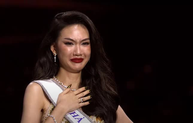 Hoa hậu Bùi Quỳnh Hoa xác nhận bị đuổi học- Ảnh 1.