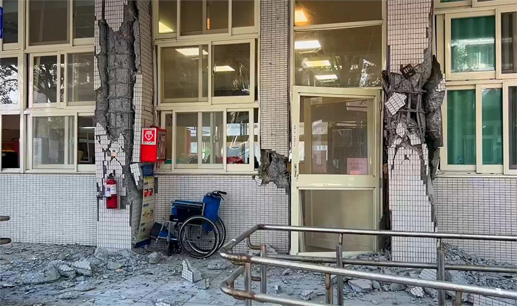 Khung cảnh ngôi trường bị ảnh hưởng nặng nề nhất trong trận động đất ở Đài Loan: Hư hại khắp nơi, lộ rõ cốt thép- Ảnh 1.