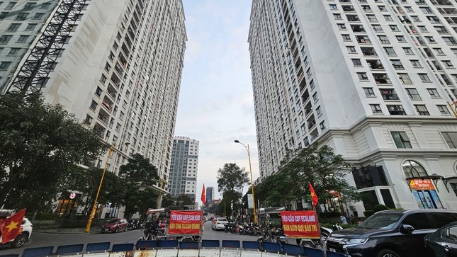 Nhiều chung cư ở quận Hoàng Mai bị 'bêu tên' vi phạm phòng cháy chữa cháy- Ảnh 1.