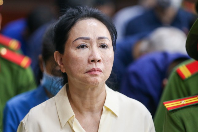 Viện kiểm sát đề nghị giảm mức phạt tù cho chồng và cháu gái bà Trương Mỹ Lan- Ảnh 1.