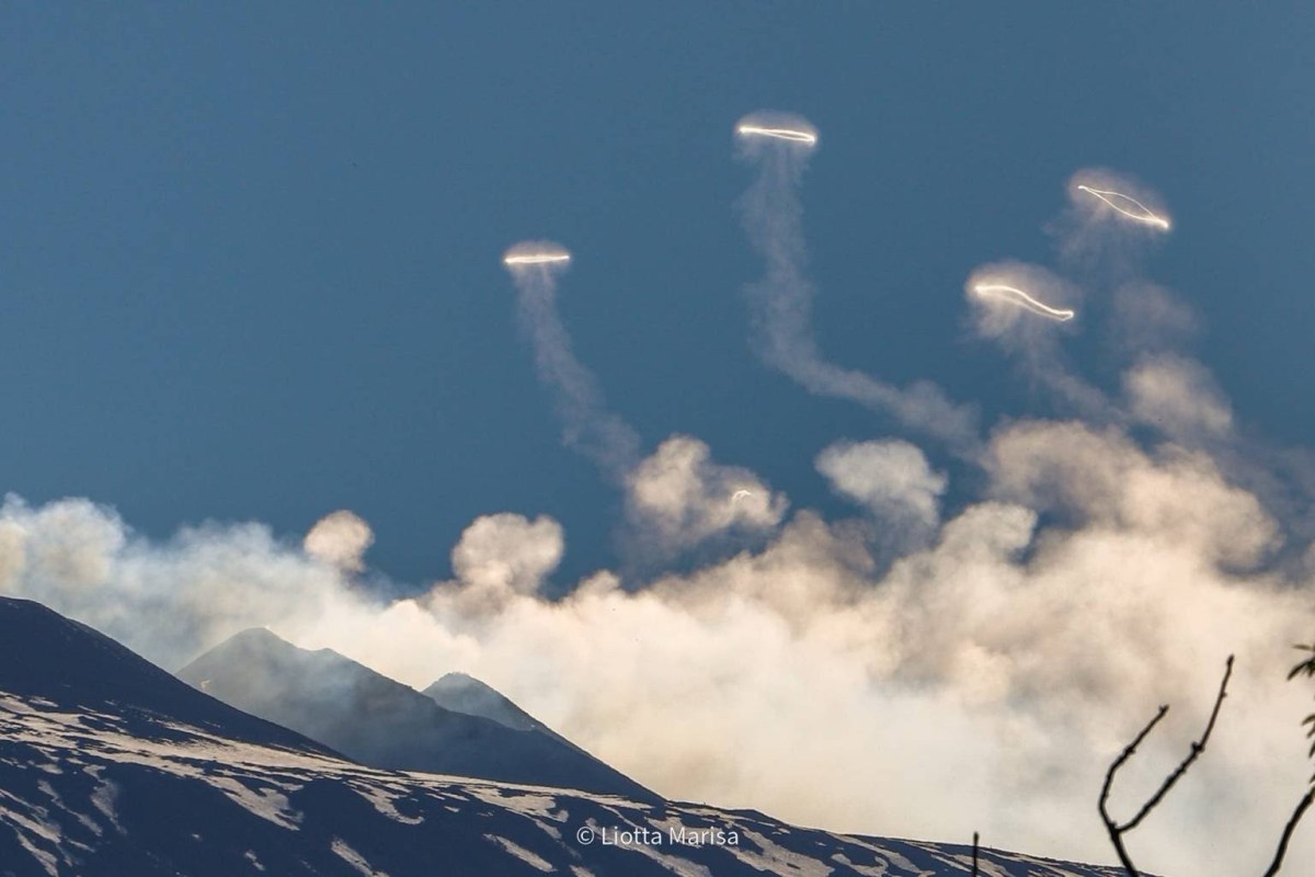 Núi lửa Etna: Bí ẩn về những vòng khói kỳ ảo và lời giải thích của khoa học- Ảnh 1.