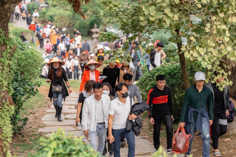 Bán lẻ hàng hoá và doanh thu dịch vụ tiêu dùng tăng trưởng nhờ du lịch- Ảnh 1.