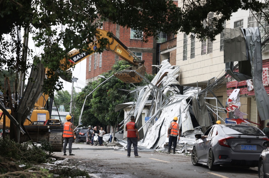 Những hình ảnh về thiệt hại do trận lốc xoáy kinh hoàng quét qua Quảng Châu (Trung Quốc)- Ảnh 9.