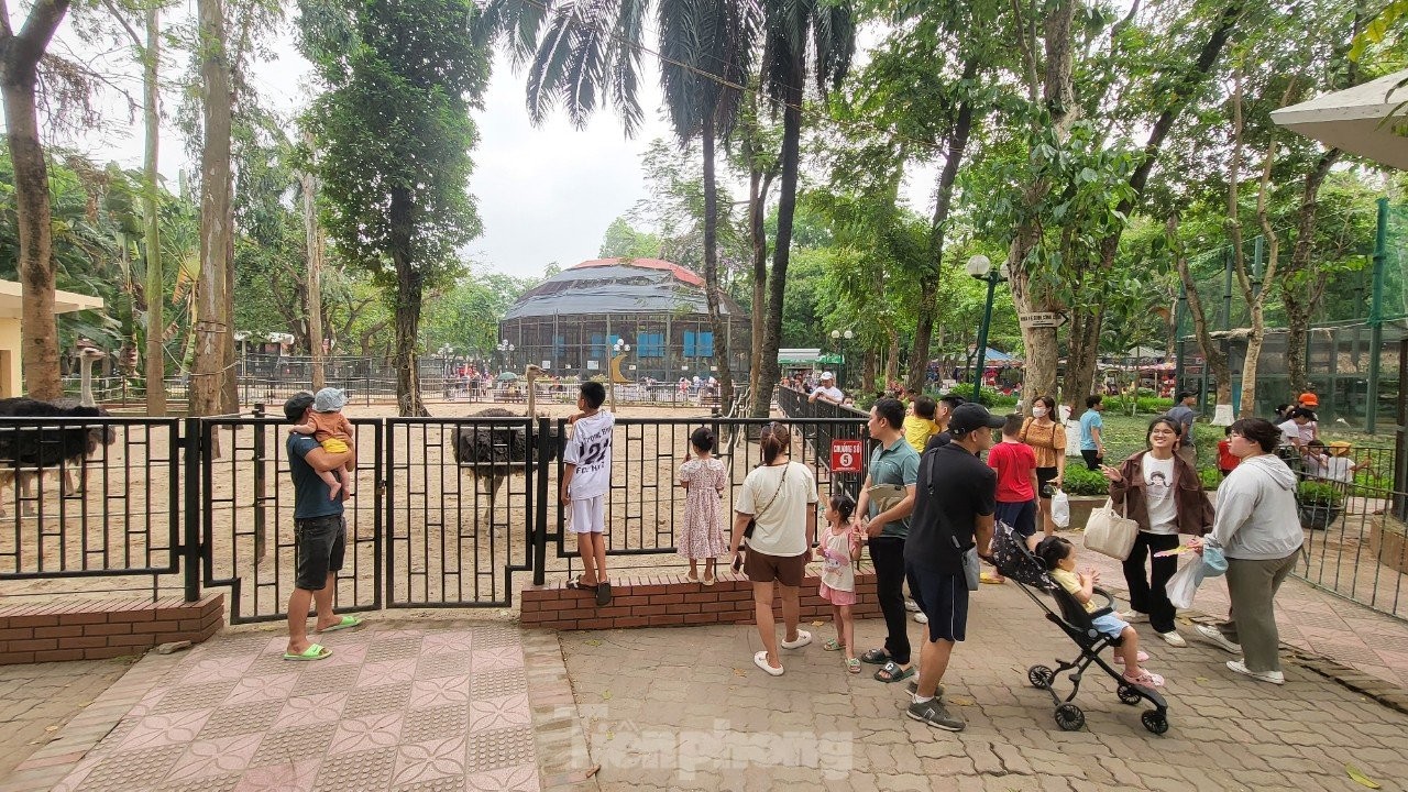Các công viên lớn tại Hà Nội hút khách 'du lịch tại chỗ'- Ảnh 9.