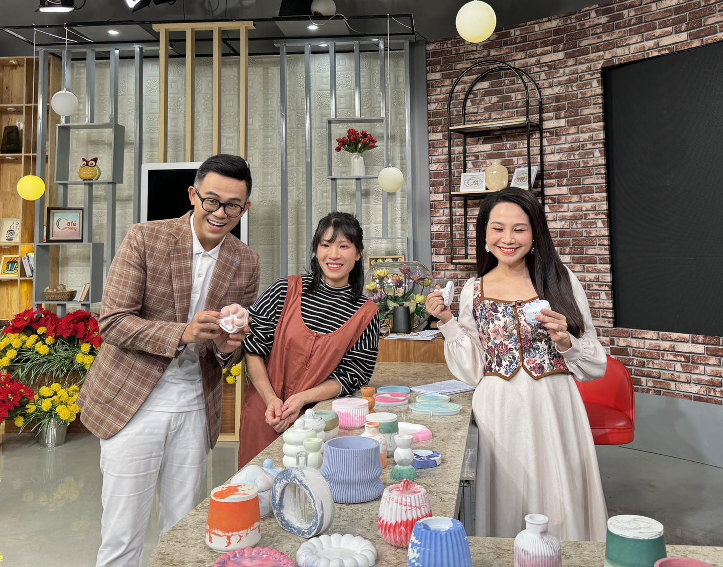 Cô gái trẻ bỏ lương 20 triệu rời Thủ đô về quê để… “đổ khuôn” và cái kết “làm không kịp giao cho khách”- Ảnh 9. Cô gái trẻ bỏ lương 20 triệu rời Thủ đô về quê để… “đổ khuôn” và cái kết “làm không kịp giao cho khách”- Ảnh 9.