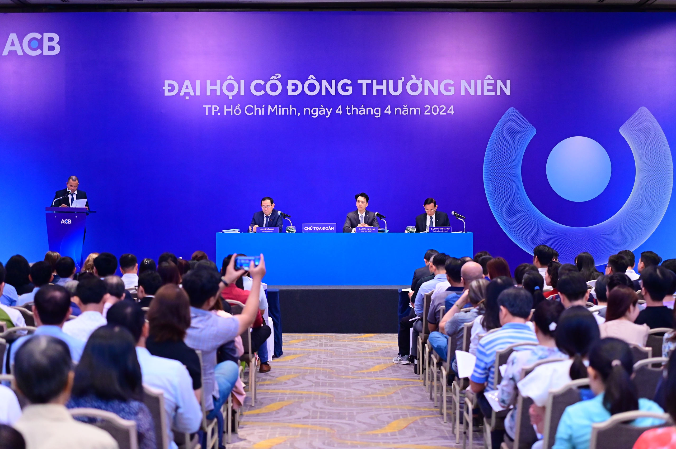 ĐHCĐ Ngân hàng ACB: Mục tiêu lợi nhuận 22.000 tỷ đồng trong năm 2024, chia cổ tức tỷ lệ 25%- Ảnh 2. ĐHCĐ Ngân hàng ACB: Mục tiêu lợi nhuận 22.000 tỷ đồng trong năm 2024, chia cổ tức tỷ lệ 25%- Ảnh 2.