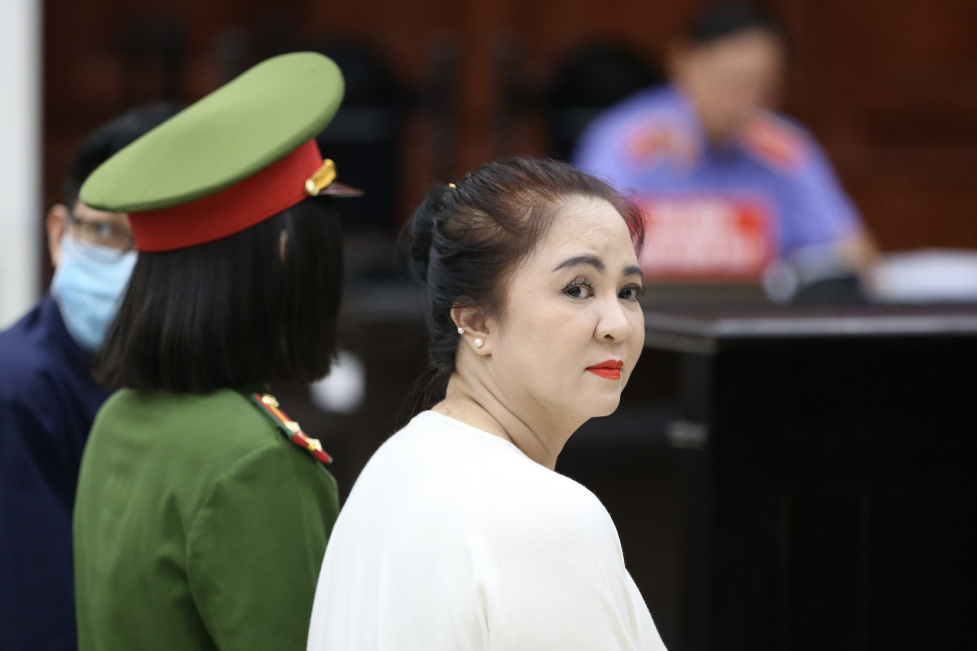 Hình ảnh bà Nguyễn Phương Hằng tại tòa sáng nay- Ảnh 4.