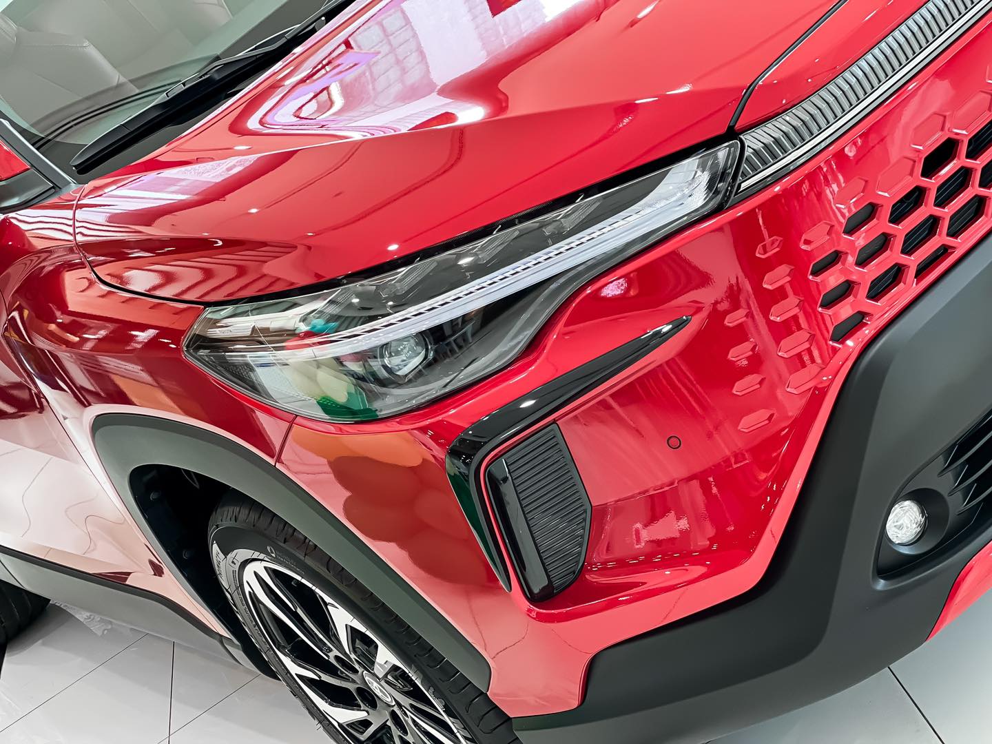 Toyota Corolla Cross 2024 giá từ 820 triệu tại Việt Nam: Màn hình to, phanh điện tử, 'đồ chơi' hiện đại không kém xe Hàn- Ảnh 5.