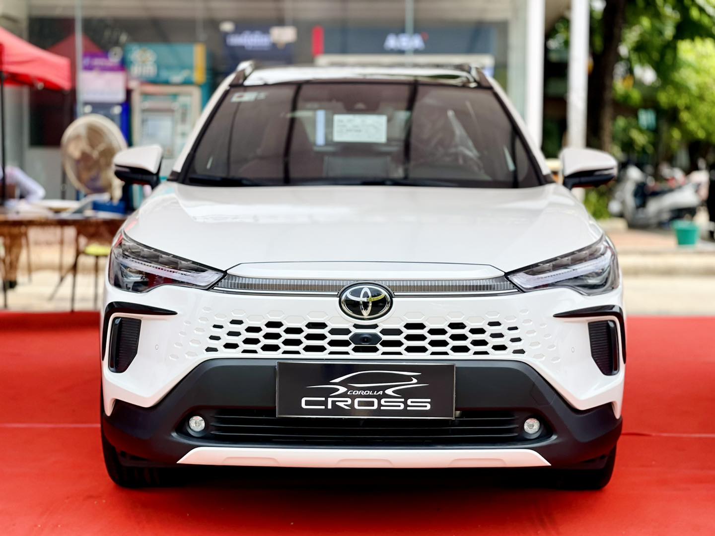 Toyota Corolla Cross 2024 giá từ 820 triệu tại Việt Nam: Màn hình to, phanh điện tử, 'đồ chơi' hiện đại không kém xe Hàn- Ảnh 3.
