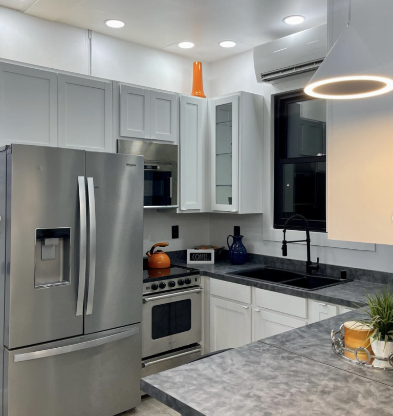 Cận cảnh không gian sống của Elon Musk: Người giàu nhất thế giới ở “phòng đóng hộp” 37m2, nội thất tiện nghi kém xa nhà của nhiều người - Ảnh 7. Cận cảnh không gian sống của Elon Musk: Người giàu nhất thế giới ở “phòng đóng hộp” 37m2, nội thất tiện nghi kém xa nhà của nhiều người - Ảnh 7.