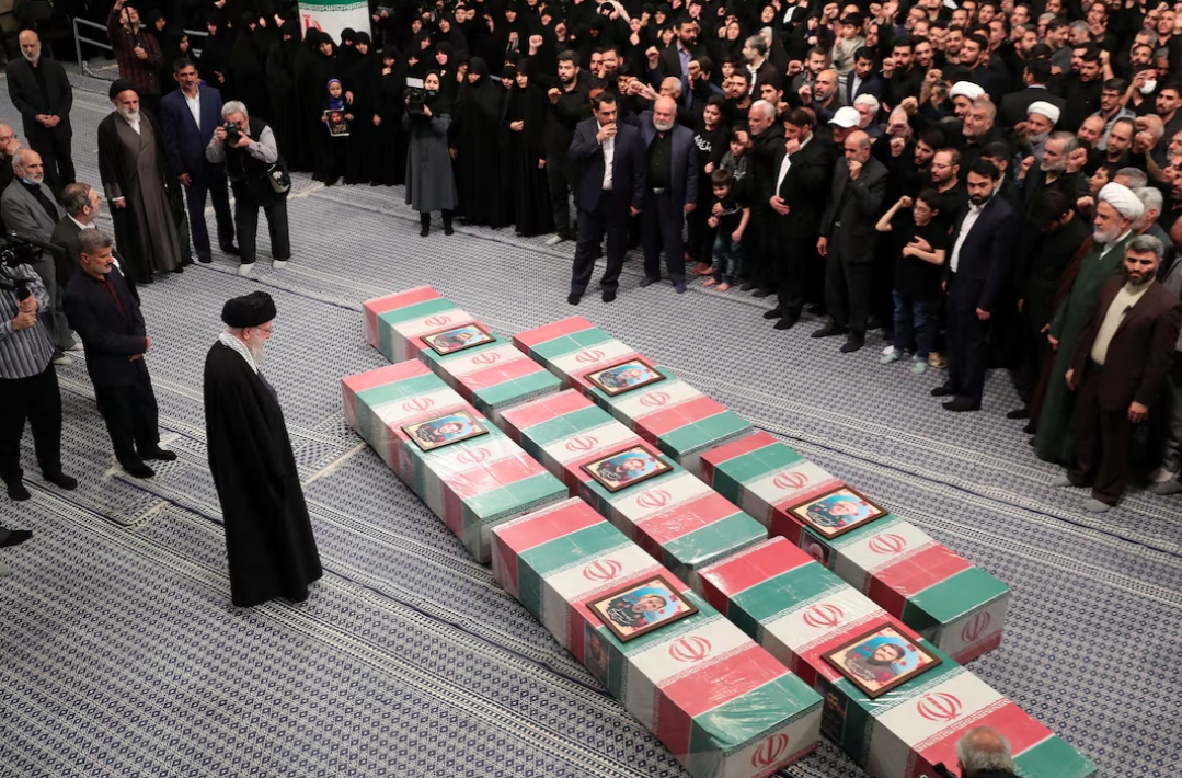 Iran tổ chức tang lễ các sĩ quan thiệt mạng trong vụ tấn công Đại sứ quán- Ảnh 1.