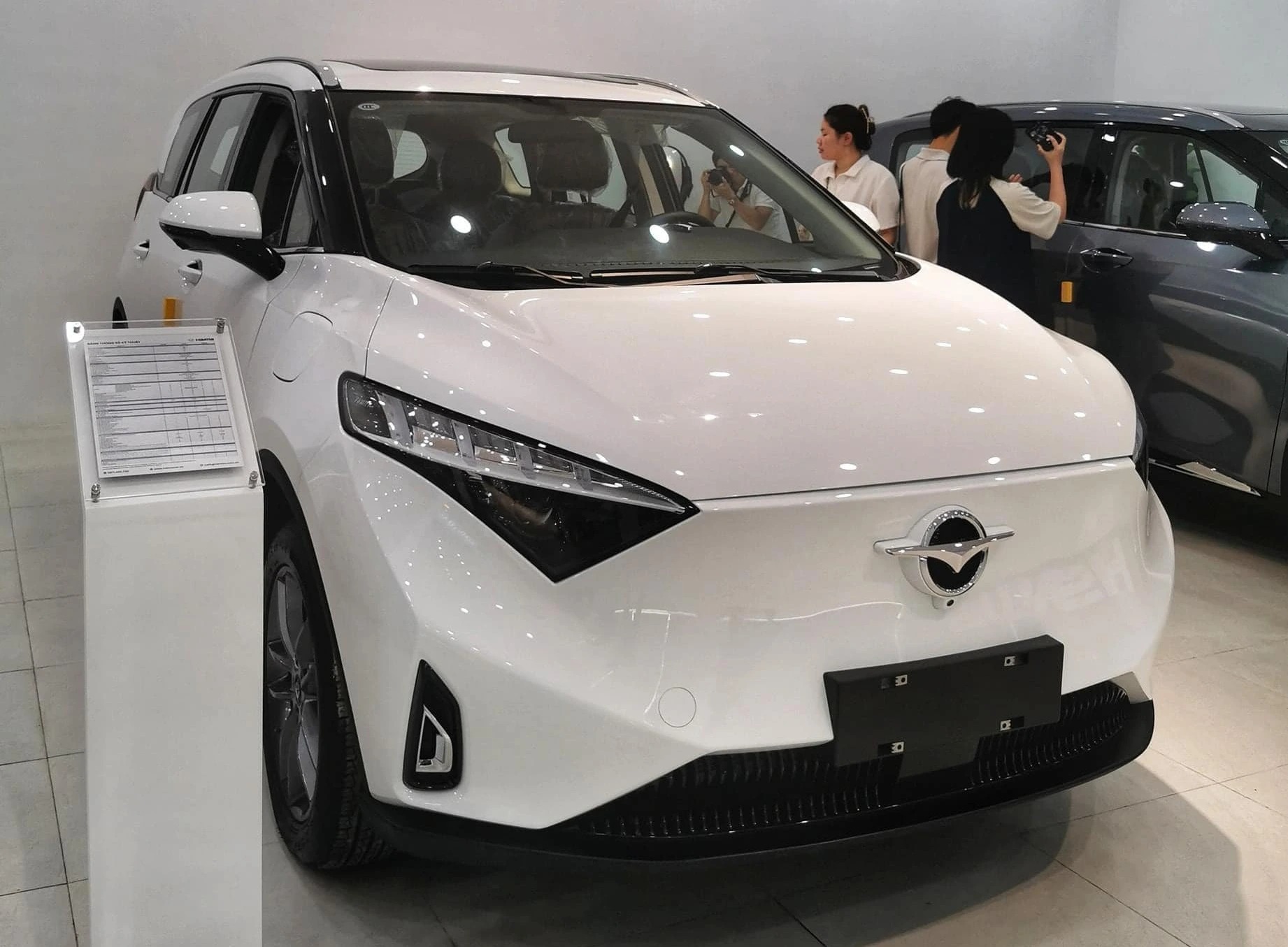 Xe Trung Quốc Haima 7X-E giảm giá mạnh 130 triệu đồng, vẫn đắt hơn Toyota Innova Cross- Ảnh 1.