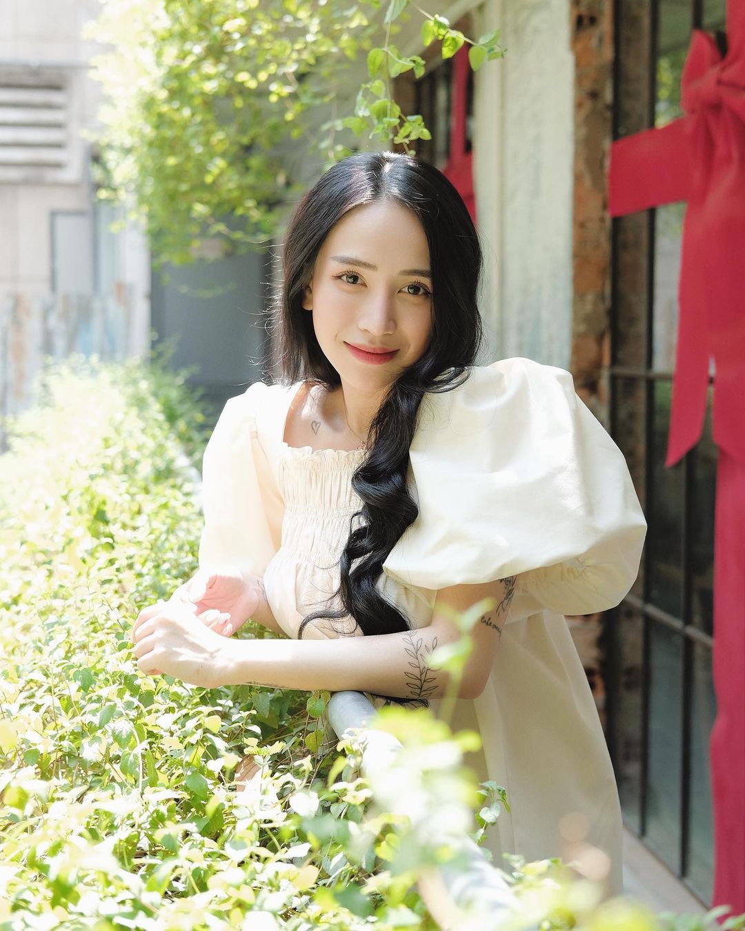 Ái nữ nhà đại gia có siêu xe đắt nhất Việt Nam lấy chồng năm 20 tuổi, đồ hiệu ''chất như núi'' trong tư gia, sắp đón ''rồng vàng'' ở tuổi 25- Ảnh 1. Ái nữ nhà đại gia có siêu xe đắt nhất Việt Nam lấy chồng năm 20 tuổi, đồ hiệu ''chất như núi'' trong tư gia, sắp đón ''rồng vàng'' ở tuổi 25- Ảnh 1.