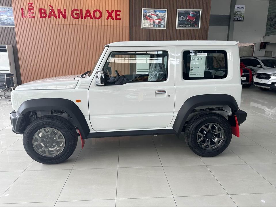 Lô Suzuki Jimny 2024 ồ ạt về đại lý trước ra mắt, sales báo rao ngay, ‘loạn’ giá, cao nhất gần 850 triệu đồng- Ảnh 7.