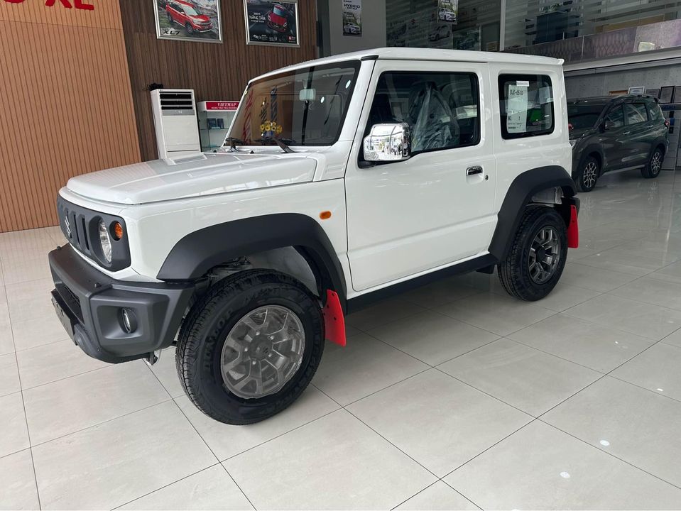 Lô Suzuki Jimny 2024 ồ ạt về đại lý trước ra mắt, sales báo rao ngay, ‘loạn’ giá, cao nhất gần 850 triệu đồng- Ảnh 5.