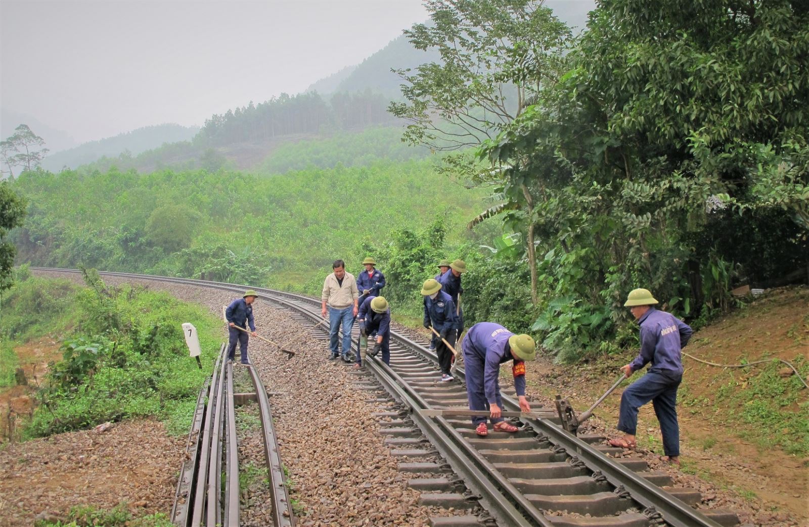 Rót 2000 tỷ đồng 'nắn thẳng' cung đường sắt đẹp nhất thế giới bằng hầm xuyên núi ở tỉnh hẹp nhất Việt Nam- Ảnh 4.