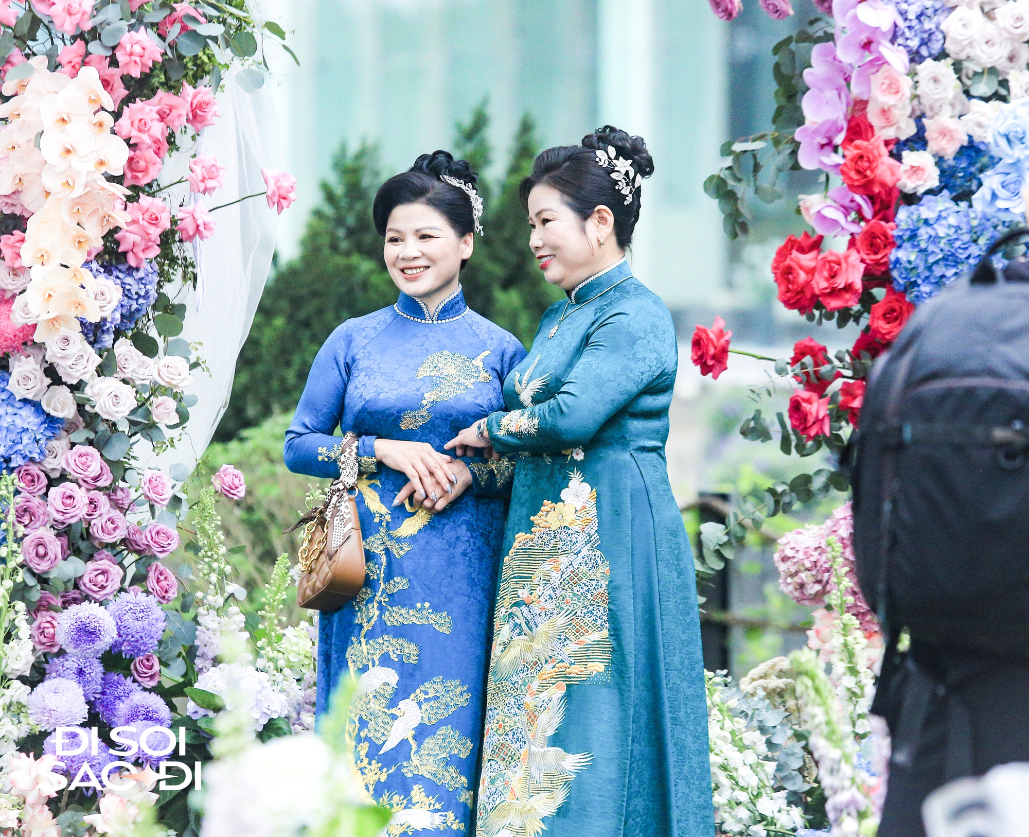 Mẹ bầu Doãn Hải My đọ sắc cùng ái nữ nhà đại gia Minh Nhựa ở đám cưới Quang Hải: Gấp đôi visual là đây- Ảnh 10.