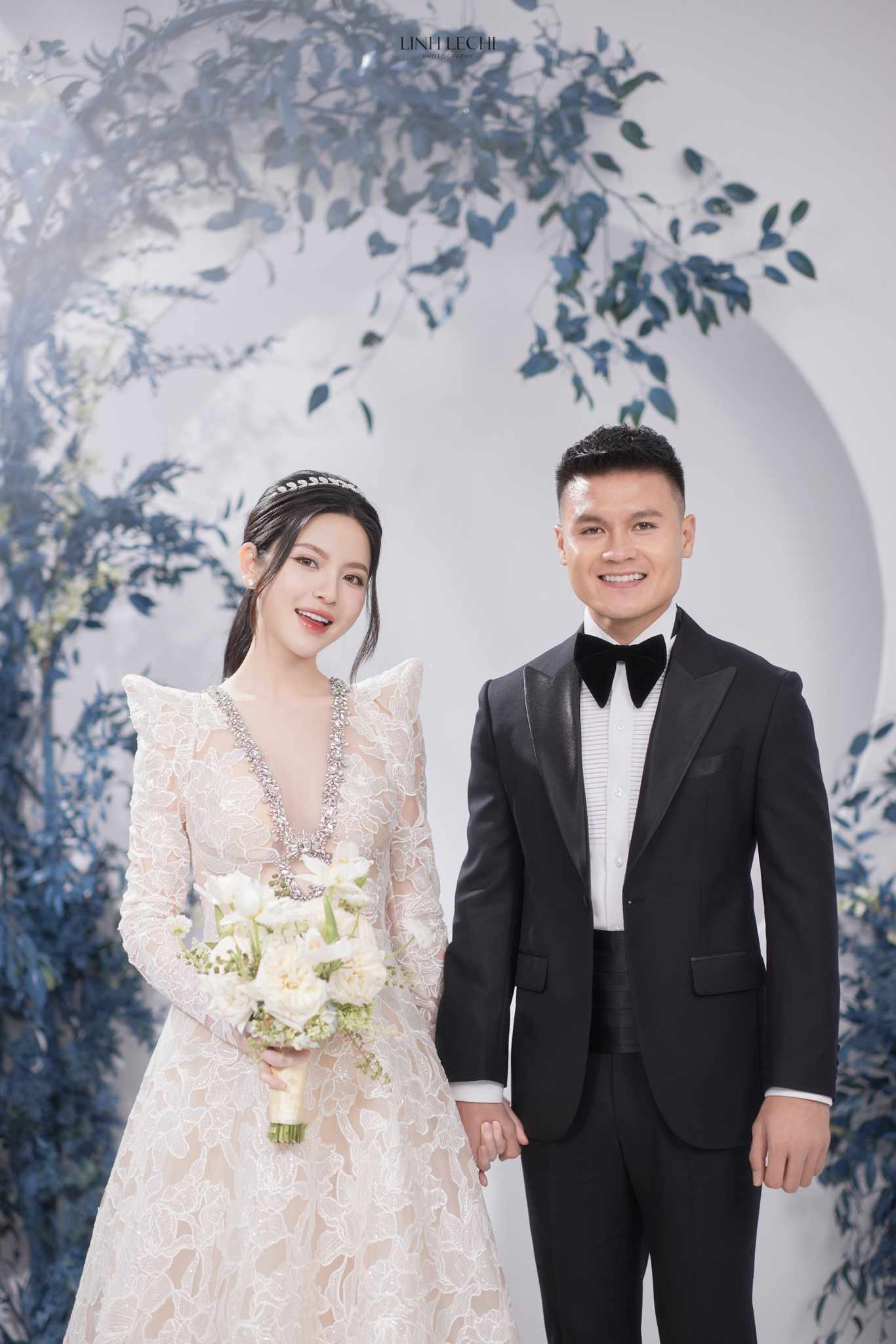 Hé lộ mức giá của 6 mẫu váy cưới mà cô dâu Chu Thanh Huyền từng mặc- Ảnh 2.