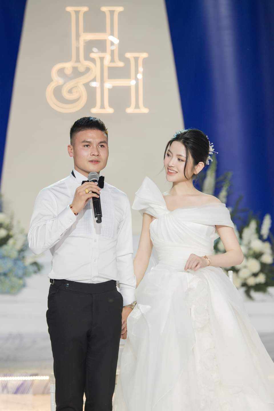 Hé lộ mức giá của 6 mẫu váy cưới mà cô dâu Chu Thanh Huyền từng mặc- Ảnh 9.