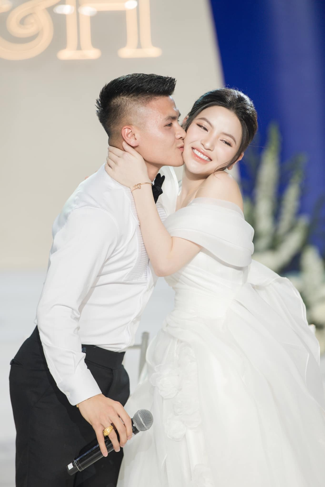 Hé lộ mức giá của 6 mẫu váy cưới mà cô dâu Chu Thanh Huyền từng mặc- Ảnh 10.
