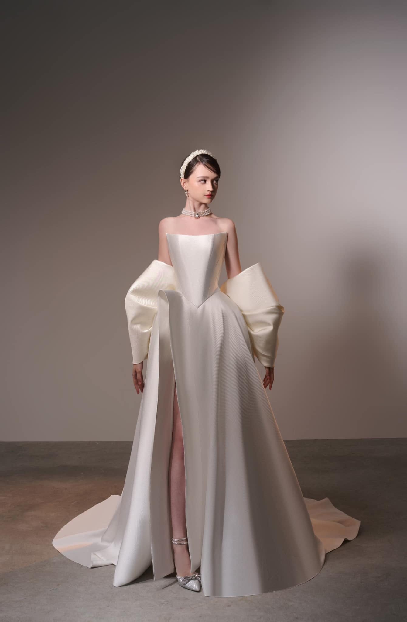Hé lộ mức giá của 6 mẫu váy cưới mà cô dâu Chu Thanh Huyền từng mặc- Ảnh 12.