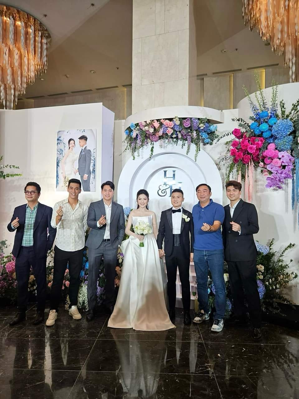 Hé lộ mức giá của 6 mẫu váy cưới mà cô dâu Chu Thanh Huyền từng mặc- Ảnh 11.