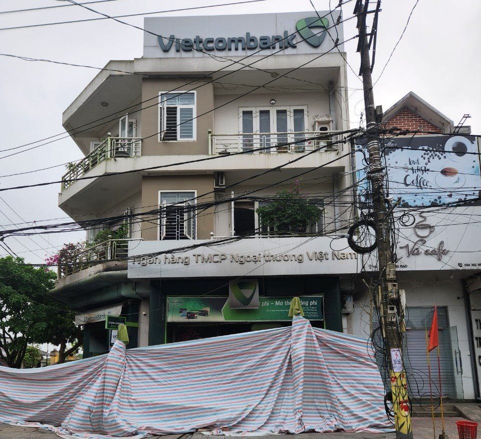 Vietcombank thông tin về vụ cháy phòng giao dịch ở Quảng Trị- Ảnh 1.