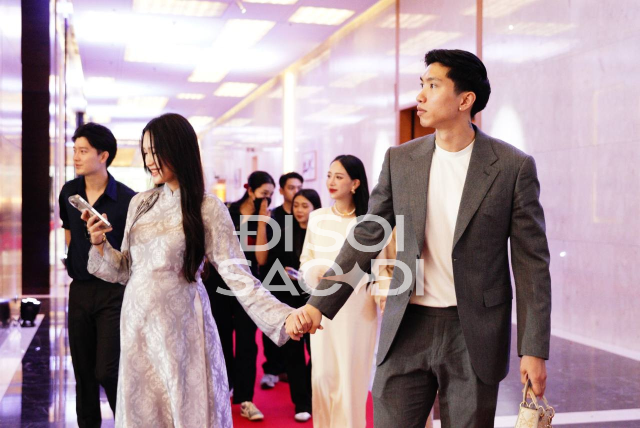 Doãn Hải My bụng bầu tròn xoe vẫn giật spotlight khi dự đám cưới Quang Hải, Văn Hậu đi theo 
