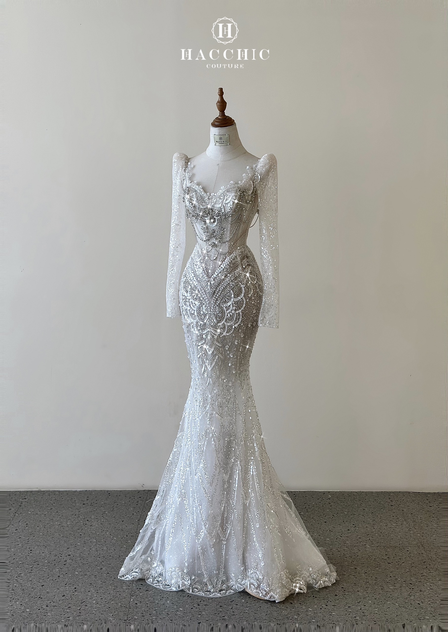Hé lộ mức giá của 6 mẫu váy cưới mà cô dâu Chu Thanh Huyền từng mặc- Ảnh 6.