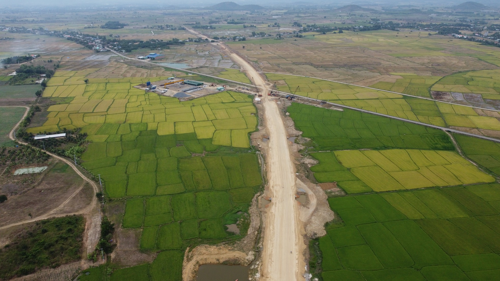 Hình hài đường cao tốc Khánh Hòa - Buôn Ma Thuột hơn 5.600 tỷ đồng- Ảnh 1.