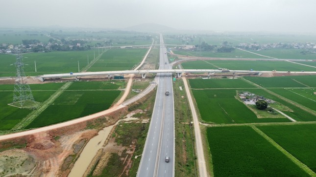 Nút giao thứ 7 trên cao tốc Bắc - Nam đoạn qua Thanh Hóa sẽ hoàn thành vào dịp 30/4- Ảnh 2.