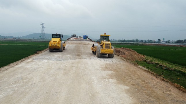 Nút giao thứ 7 trên cao tốc Bắc - Nam đoạn qua Thanh Hóa sẽ hoàn thành vào dịp 30/4- Ảnh 1.