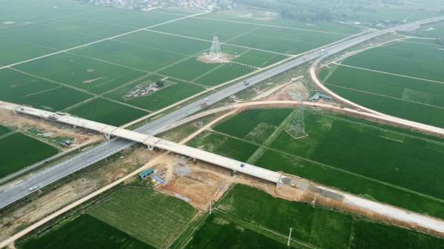 Nút giao thứ 7 trên cao tốc Bắc - Nam đoạn qua Thanh Hóa sẽ hoàn thành vào dịp 30/4- Ảnh 3.
